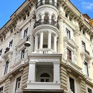 Le Petit 3*, Rome Italy